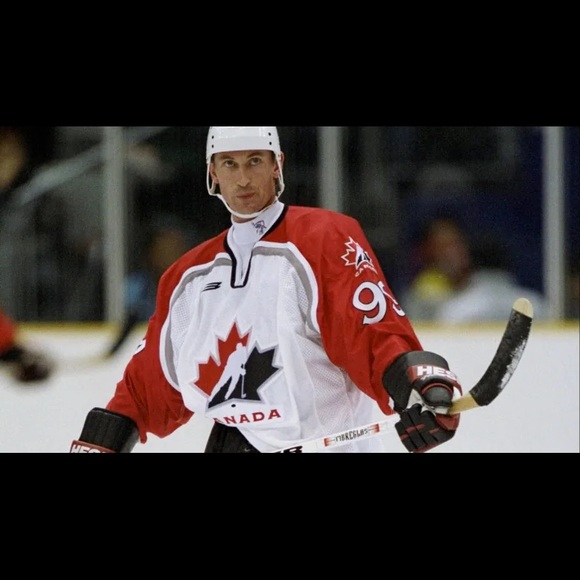 Vintage Wayne Gretzky Team Canada Jersey - Picture 8 of 8